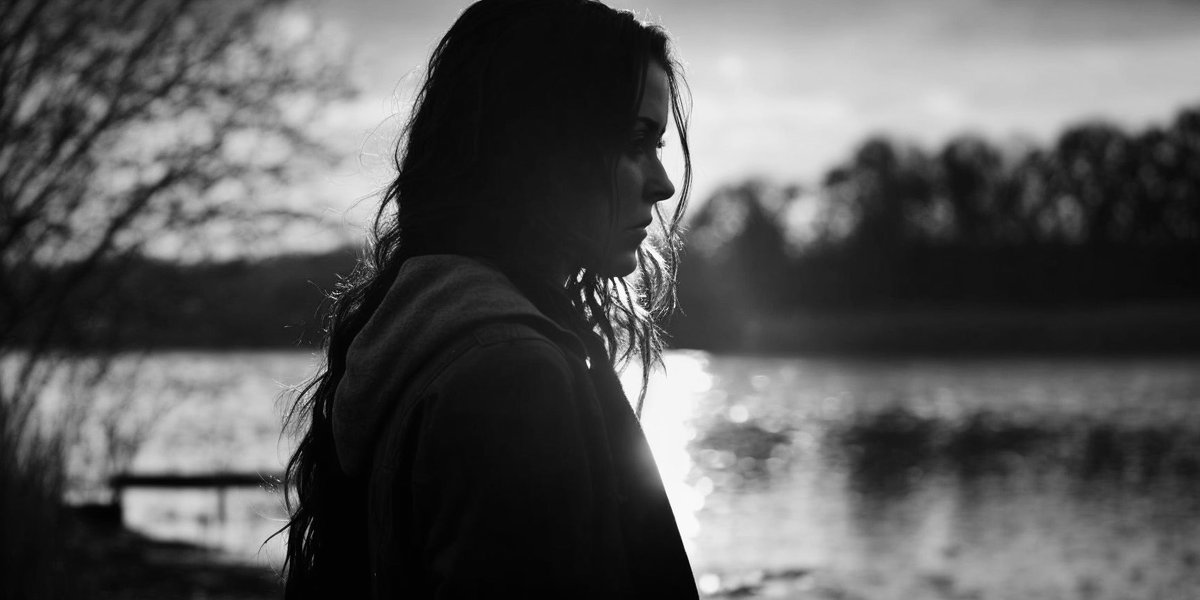 AcidMurphy's tweet photo. Goodnight folks!! It was one helluva evening just creating this visual story from my head. 18 years in the making! Cant wait to get this shortfilm made.Dont wait to create. #dontwaittocreate #midjourneyAi #aicinema #cinematic @RedSquidProject #Whispersilk #Legend #shortfilm https://t.co/oEw2VXcf1B