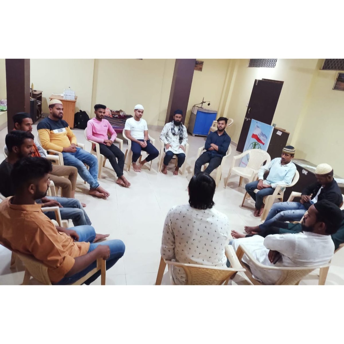 SIOBhilai's tweet photo. Student meet was organized by Sio Bhilai Unit on 24-02-23 at Nurul Islam Masjid Bhilai , where Br. Munawwar Hussain National Secretary (SIO of India) intract with members and associates.

#siobhilai #sioindia #Islam https://t.co/3CFv9ztyL3