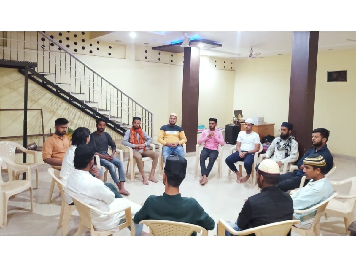 SIOBhilai's tweet photo. Student meet was organized by Sio Bhilai Unit on 24-02-23 at Nurul Islam Masjid Bhilai , where Br. Munawwar Hussain National Secretary (SIO of India) intract with members and associates.

#siobhilai #sioindia #Islam https://t.co/3CFv9ztyL3