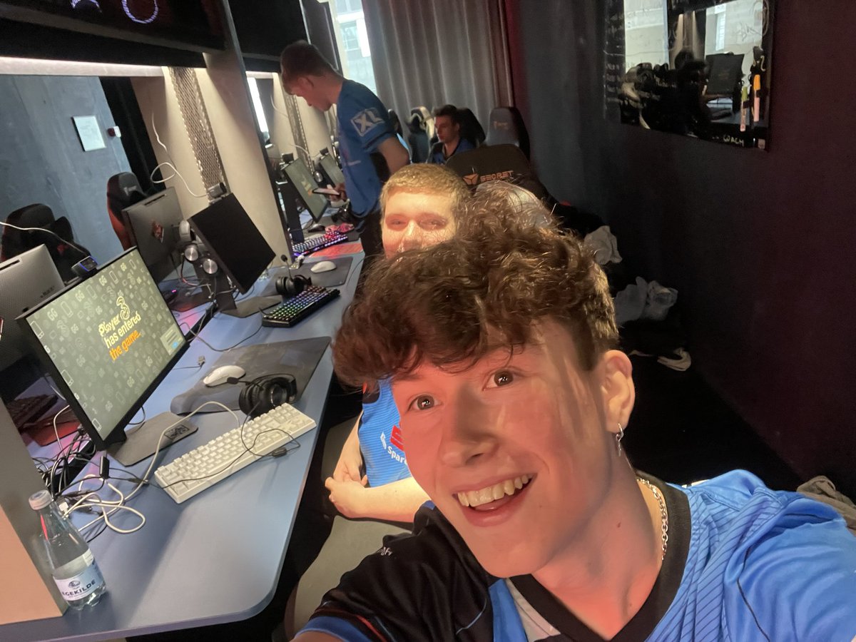 Gutterne er ankommet til <a href="/AstralisCS/">Astralis Counter-Strike</a> Nexus.🔥

Vær klar til at vi overrasker i dag!🤠

@Damsizyzz <a href="/SEB_CSGO/">Sebastian</a> <a href="/csgo_nielsen/">Nielsen</a> <a href="/Qvx1337/">qvx :D</a>