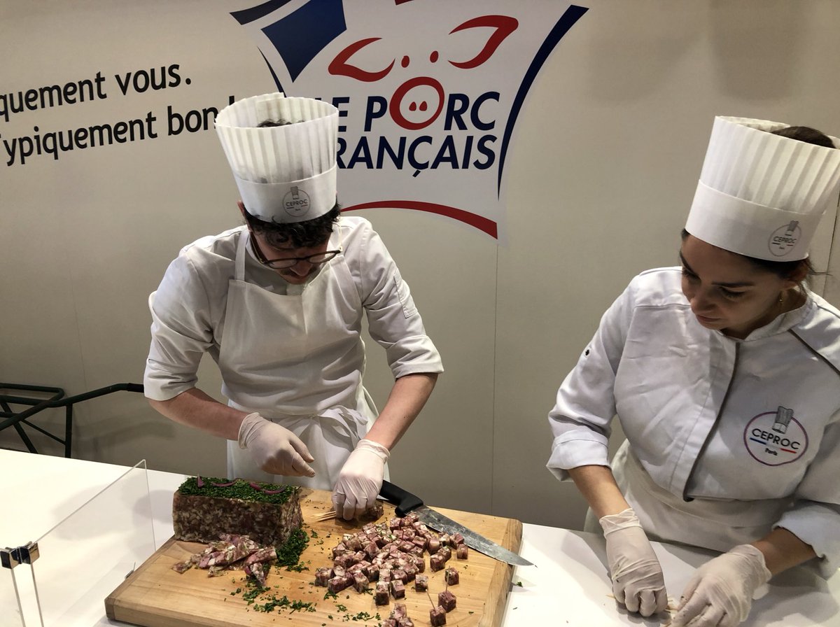 C’est parti pour le #SIA2023 avec les premières dégustations de paté de tête !