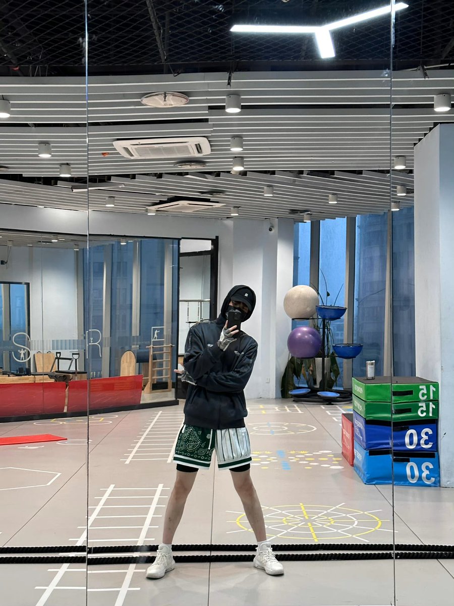 2023.02.25
Weizheming Weibo update
เอ็นดูขาเล็กๆ
#WeiZheming #เว่ยเจ๋อหมิง #魏哲鸣