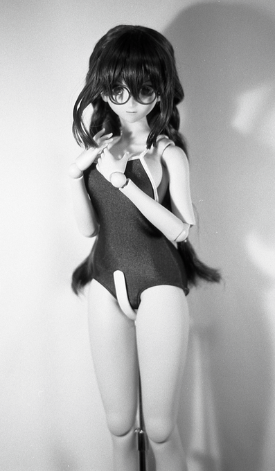 三脚につけて距離計同じにしてほぼ最短でゾナーとニッコールを開放で比較。やっぱり互換性ない…? 