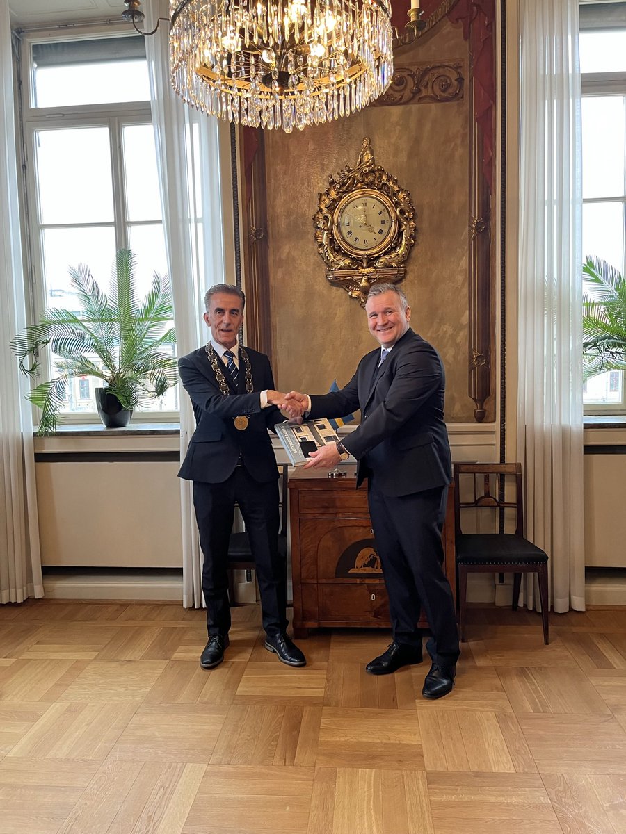 toomas_lukk's tweet photo. #EV105 in Gothenburg established in 1621. Strait from the railway station to the open & friendly meeting with Lord Mayor Aslan Abbas @aslana in the historic City Hall building, former court house. 🙏 you Lord Mayor, and 🙏 you city of Gothenburg for being home for many 🇪🇪’s too! https://t.co/N79jvM3nHl
