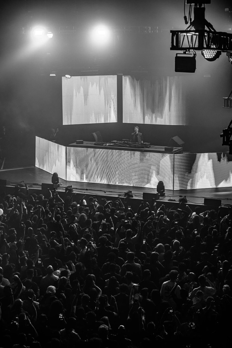 RadiusChicago's tweet photo. THANK YOU // An unexplainable night spent with @drumcoderecords! #drumcode4life 

📸: @alliemischen // @AcreMedia https://t.co/K4bELPRxe7