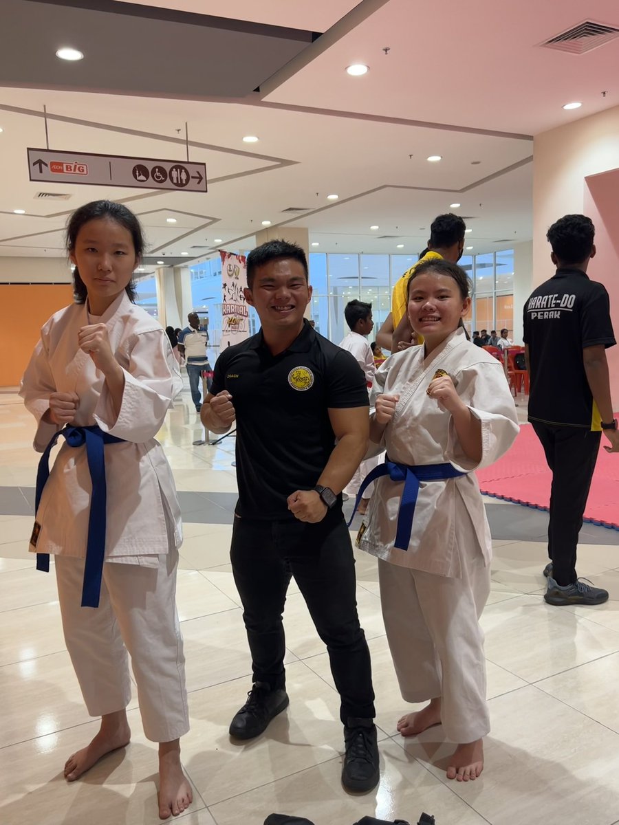 Stevensu3190's tweet photo. Karnival Sukan Combat Karate-Do 
#PersatuanKarateDoShotokanNegeriPerak #karate #telukintankarate #karatedo #manjungkarate #perakkarate #karateperak #karatecoach #martialart #judo #fitness #Coach #instructor 
#霹雳国际空手道松濤館 #國際松濤館空手道連盟忿本部 
#霹雳州空手道 #霹雳州 https://t.co/ycYH6YkZN4