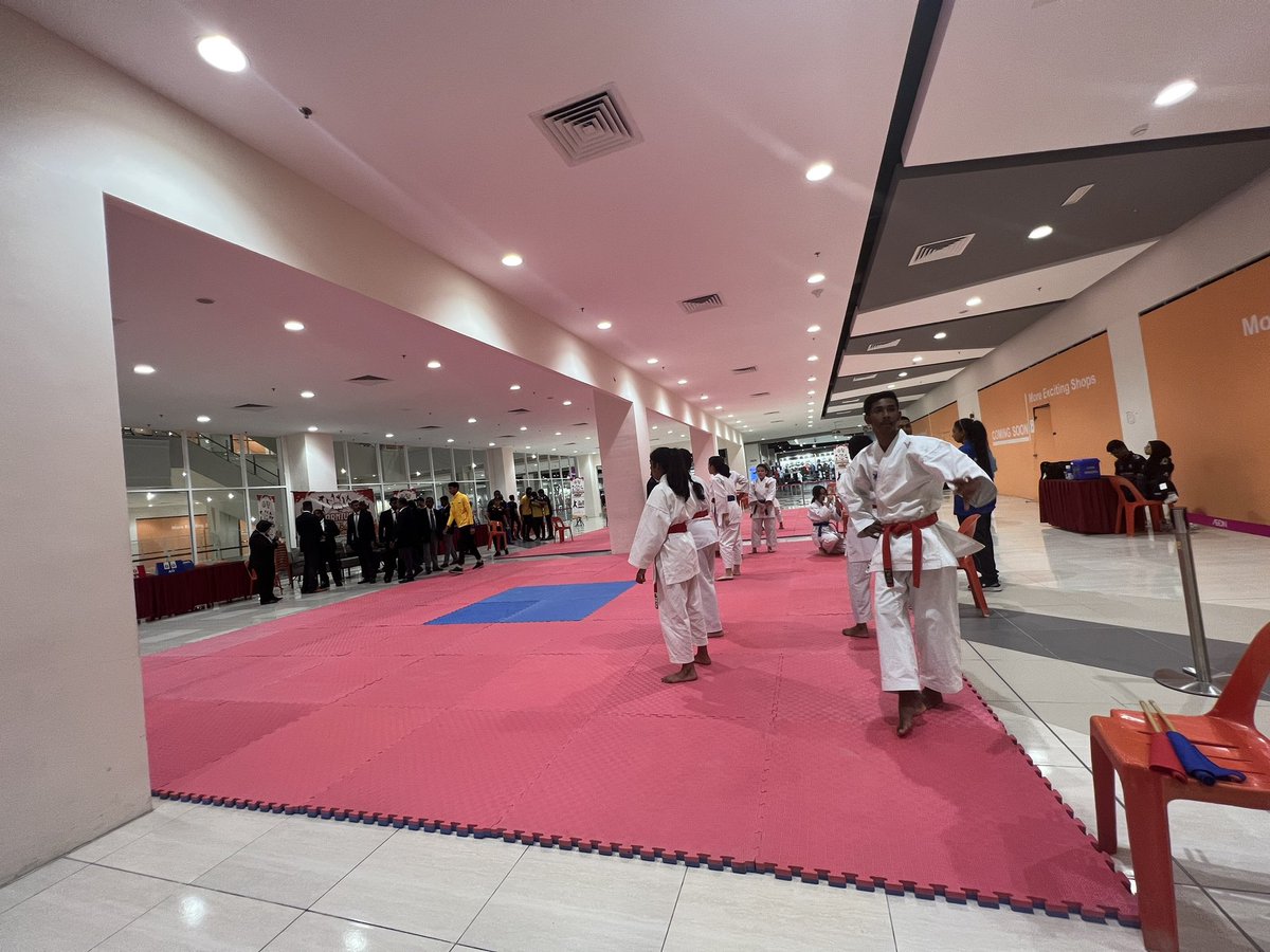 Stevensu3190's tweet photo. Karnival Sukan Combat Karate-Do 
#PersatuanKarateDoShotokanNegeriPerak #karate #telukintankarate #karatedo #manjungkarate #perakkarate #karateperak #karatecoach #martialart #judo #fitness #Coach #instructor 
#霹雳国际空手道松濤館 #國際松濤館空手道連盟忿本部 
#霹雳州空手道 #霹雳州 https://t.co/ycYH6YkZN4