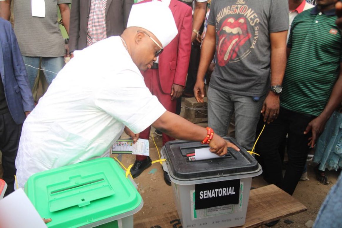 ccbiz_ng's tweet photo. Governor Ademola Adeleke votes at Sagba/Abogunde ward unit 9.
#ElectionDay
#Electiontrending
#NigeriaDecides2023
#Presidentialelection https://t.co/ABL3L6gtq2