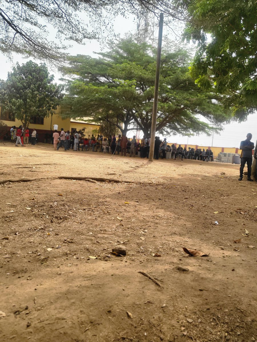 tariaadams's tweet photo. @inecnigeria there is no official at Lugbe FHA Gate polling unit. There are a few police officers and voters waiting for the officials. 

#NigeriaElections2023 https://t.co/AG66dqA8UV