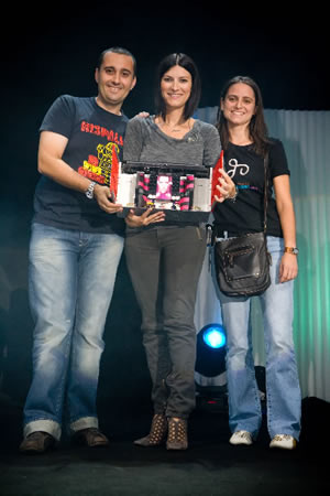 Uno de los momentos más inolvidables para mi!! Raduno 2008  #sansiro #Lego  #LAURA30MAXISTORY <a href="/LauraPausini/">Laura Pausini</a> <a href="/Laura4uOfficial/">Laura4u Official</a> @lluisgib