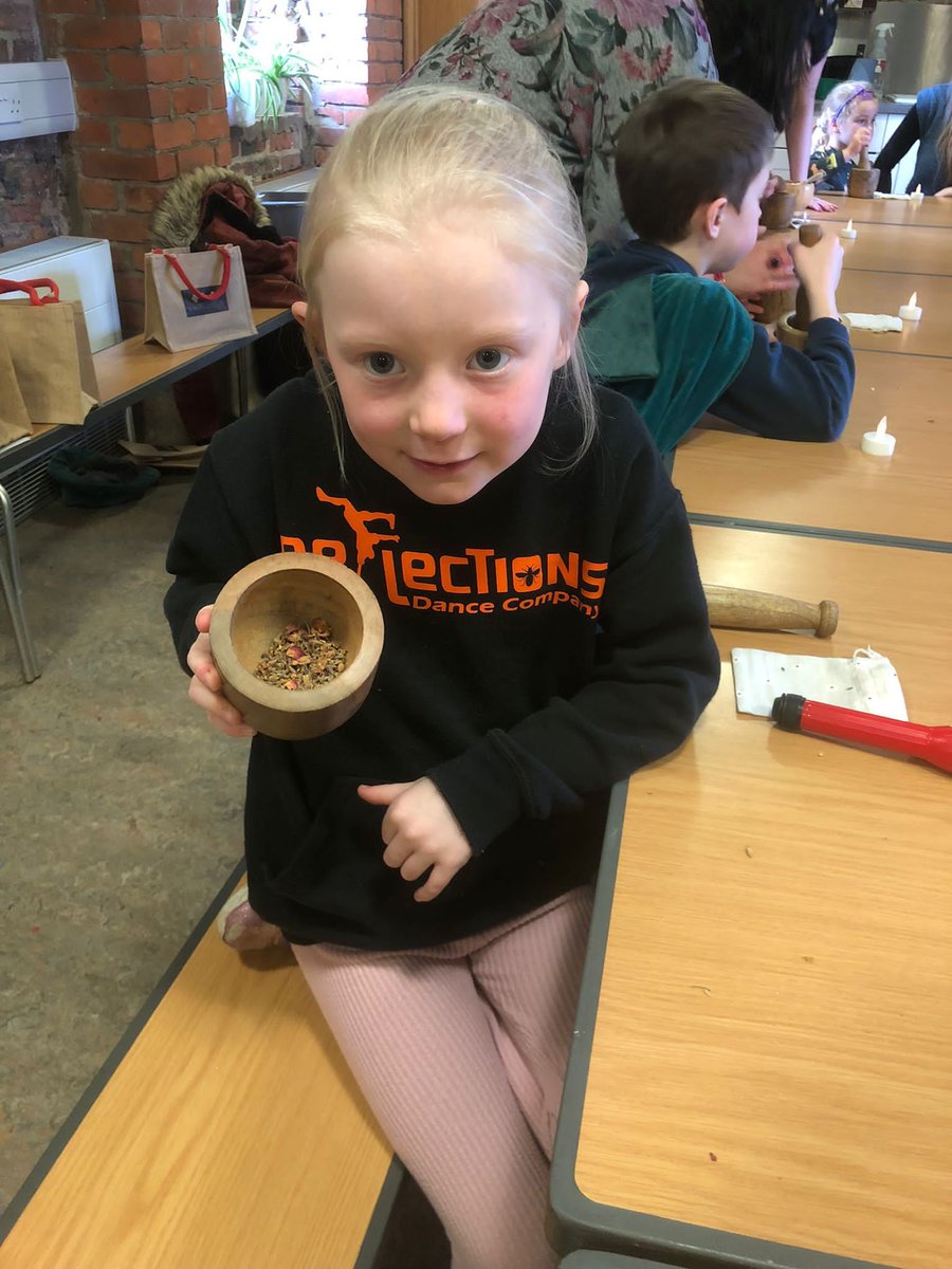 We couldn't resist sharing a few more moments from this week's fun!

#salfordkids #salfordhalfterm #museumworkshops #ordsallhall