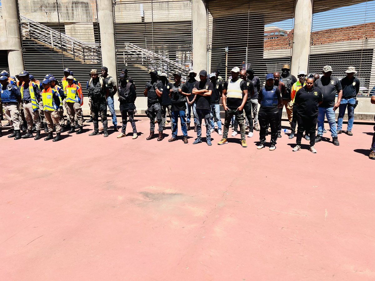 MTshwaku's tweet photo. The COJ Public Safety department led by the @EFFSouthAfrica  will not allow anything to stand on its way to fight crime and maintain law and order. Do not stand in our way. It’s enough now, Law and order #ManjeNamhlanje https://t.co/YVhsenluZ0