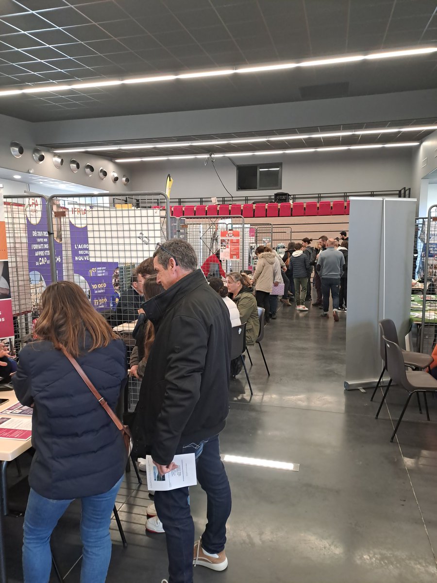 #jeunes #orientation 
En recherche d'emploi ou formation ➡️ rdv à #ateliersduneez #Jurancon
▶️ Des employeurs
▶️ Des centres de formation
🗓Ils vous attendent ce 25 février de 10h à 17h.
#onestlapourvous avec la Mairie de #Jurancon et Pôle emploi @poleemploi_NA agence de #Lons