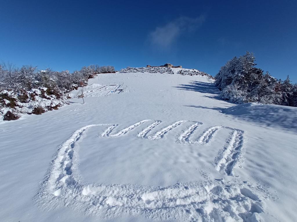 Asteburu on! Irulegiko menditik! Buen fin de semana desde el monte de Irulegi. #irulegikoeskua #lamanodeirulegi #aranguren #navarra #nafarroa #irulegi #excavacion #aztarnategia #arkeologia #arqueologia #sorioneku #aranzadi75