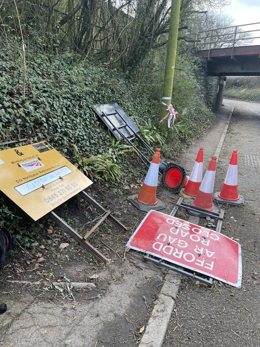 HuwPotter's tweet photo. @networkrail Thanks, still got a blocked pavement with signs https://t.co/zy0U8f2cLk