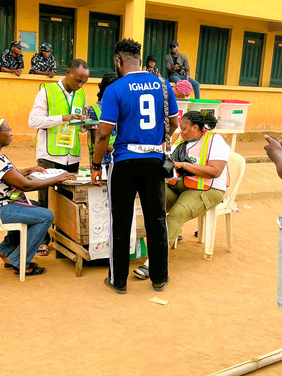 Isaacfemi10's tweet photo. Done Voting 😍 #Teamobi #ObiDattiInLagos #situationreport #NigeriaDecides2023 https://t.co/kxrsURpGti