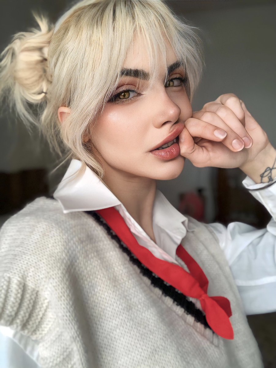 themanjiroswife's tweet photo. I'm trying to use Twitter better. So I'm gonna load up some stuff. This is a Toga Instant because I love her, good morning ☀️ #togahimiko #mhacosplay #BNHA #togacosplay #istant https://t.co/2sPbQFQUWs