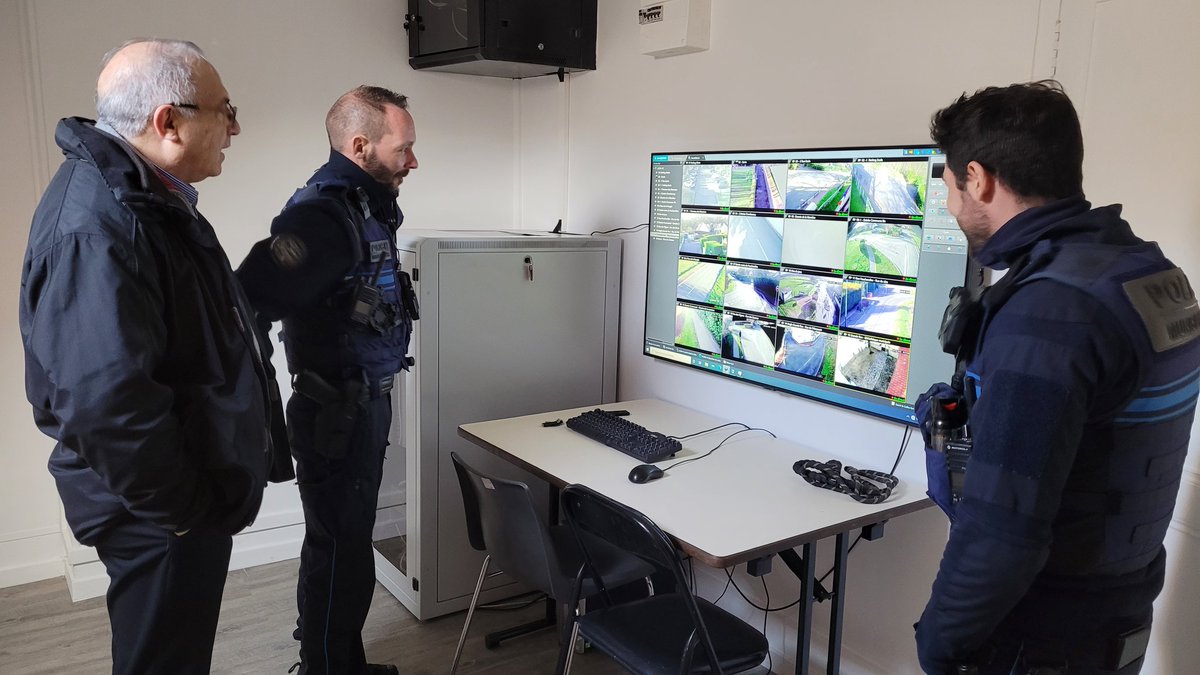Matinée de travail avec notre police municipale sur les évolutions de la vidéo surveillance à prévoir dans l'exercice budgétaire <a href="/BenoudizSamy/">SBenoudiz</a> #sécurité