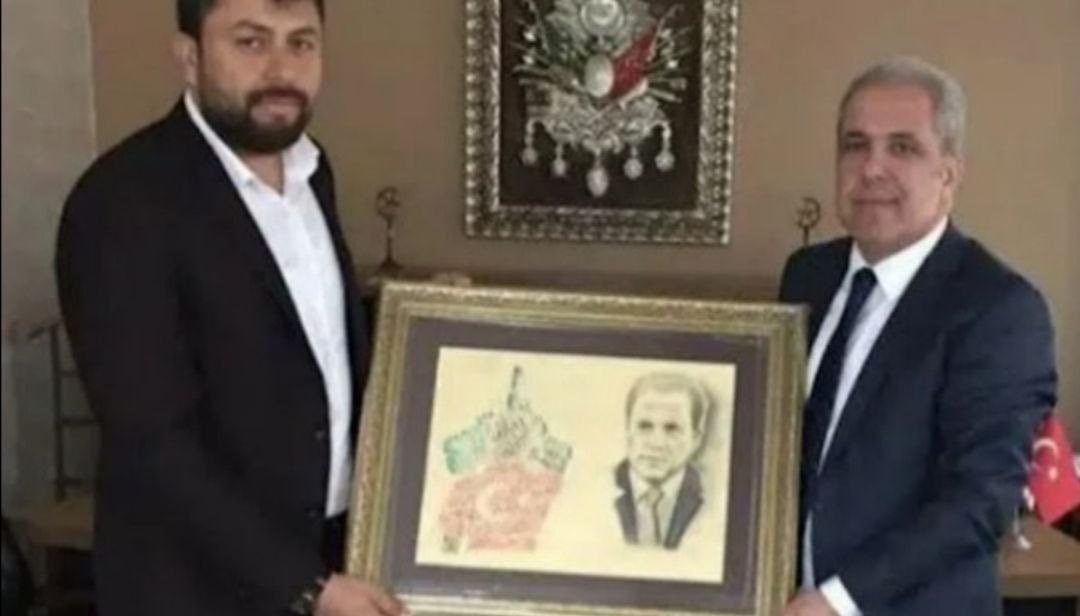 CarmenRakell's tweet photo. #SONDAKİKA
AKP’li müteahhit Yunus Kaya tutuklandı!
Yunus Kaya, Gaziantep Nurdağı’nda en az 300 insanın ölümüne sebep olan inşaatları yapan ve yurtdışına kaçmaya hazırlık yaparken yakalanan AKP Meclis üyesi ve imar komisyonu başkanı müteahhit
#Müteahhit #Deprem #turkeyhelp https://t.co/ngkixuFNks