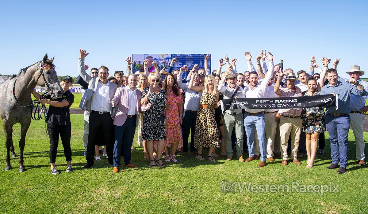 JasonMillerRace's tweet image. ADMIRATION EXPRESS goes bang in the Listed Schweppes Ascot 1000 Guineas! Thank you Luce for another fantastic ride on our little weapon “CC”, and another huge congratulations to all of our fantastic owners who are always on track to cheer the grey girl home!