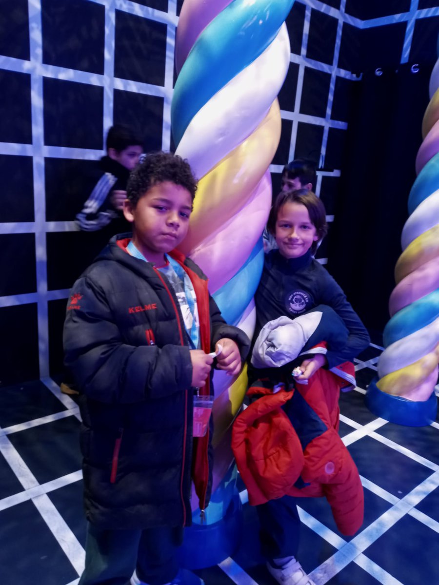 ATD4MundoEsp's tweet photo. Este carnaval ha llevado de viaje al grupo Tapori de la Ventilla a nuevas dimensiones en las que se mezclan el arte, la creatividad y las chuches... ¡Toda una aventura!
#SweetSpace https://t.co/EXSYN8zPHP