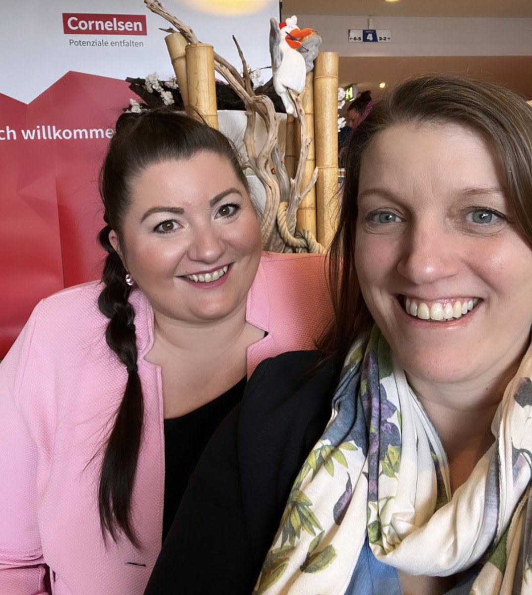 Liebe Grüße aus dem Volksparkstadion- wir testen schon mal die Location der Podiumsdiskussion 🤩

#twlz #fobifestival <a href="/cornelsenverlag/">Cornelsen</a> <a href="/belden_trixi/">Maria Kruse • NDS</a>