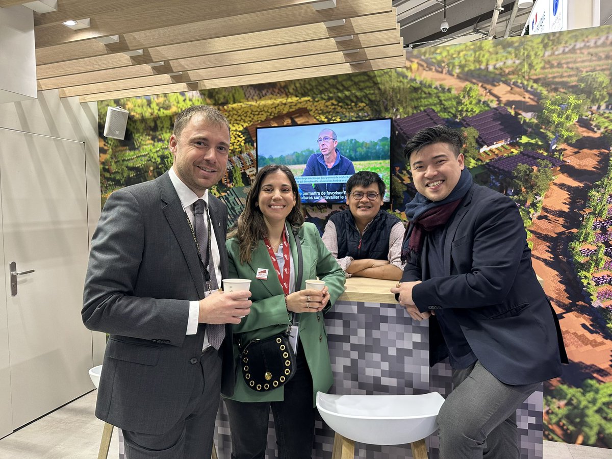 hervedavesne (@hervedavesne) on Twitter photo Le plaisir d’accueillir notre nouvel exposant <a href="/NestleFr/">Nestlé France</a> sur <a href="/Salondelagri/">Salon International de l'Agriculture</a> dans le hall 4.
L’occasion de découvrir #Farmtopia.
<a href="/JeunesAgri/">Jeunes Agriculteurs</a> <a href="/TerresInnov/">Terres Innovantes</a> Le plaisir d’accueillir notre nouvel exposant <a href="/NestleFr/">Nestlé France</a> sur <a href="/Salondelagri/">Salon International de l'Agriculture</a> dans le hall 4.
L’occasion de découvrir #Farmtopia.
<a href="/JeunesAgri/">Jeunes Agriculteurs</a> <a href="/TerresInnov/">Terres Innovantes</a>