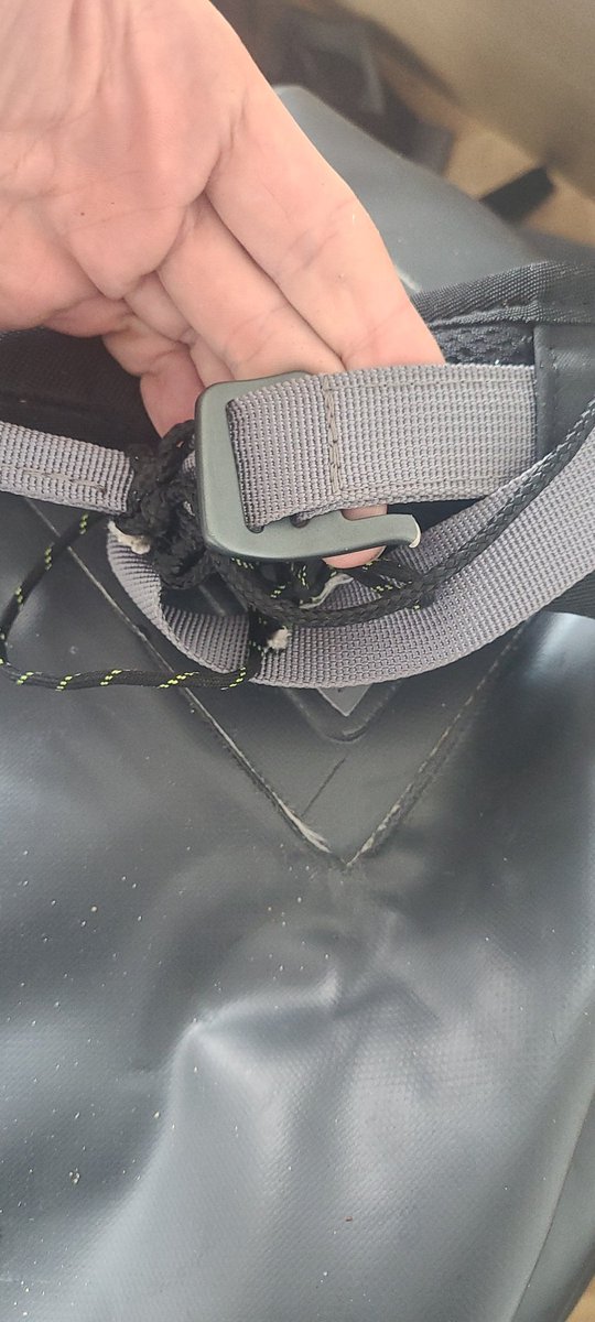 EphconN's tweet photo. @ZPacksLLC I want a Zpacks Dyneema NRS Bills Bag with Cobra buckle with a loader like SixMoonsFlex and Granite Gear Vapor Flatbed. https://t.co/gomSSrcU4q