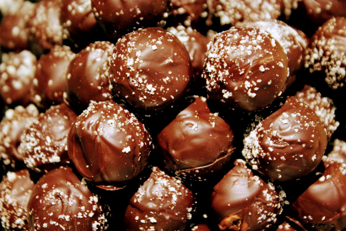 ChocoPraetsch's tweet image. "Other foods are just food. But chocolate is chocolate." - Patrick Skene Catling
chocolatier-praetsch.de/store/

#food #foodie #liebe #love #passion #chocolate #schokolade #leidenschaft #kunst #art #pralinen #lecker #chocolatier #hunger #dietotenhosen