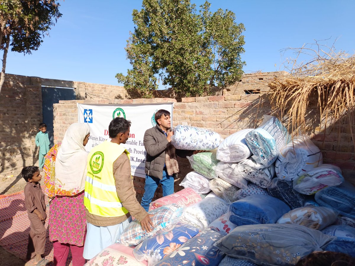 CSP_Pak's tweet image. #CSP is always stand strong with desperate communities in their thick &amp;amp; Thin. #CSP has distributed winterization kits among flood affectees of district #Matiari #Sindh with the support of #seedfoundation. We preferred widows, women headed families and disables for this drive.