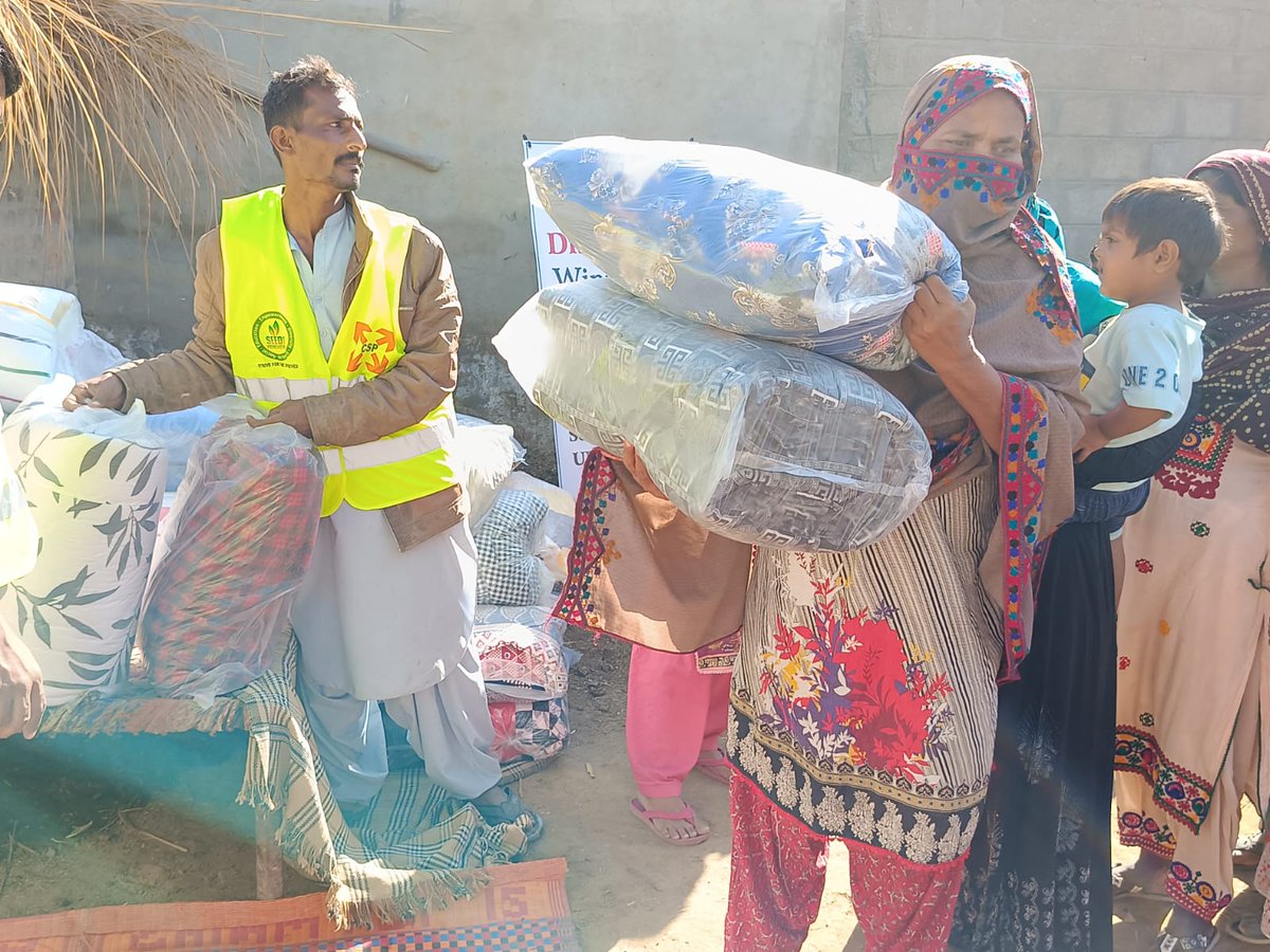 CSP_Pak's tweet image. #CSP is always stand strong with desperate communities in their thick &amp;amp; Thin. #CSP has distributed winterization kits among flood affectees of district #Matiari #Sindh with the support of #seedfoundation. We preferred widows, women headed families and disables for this drive.