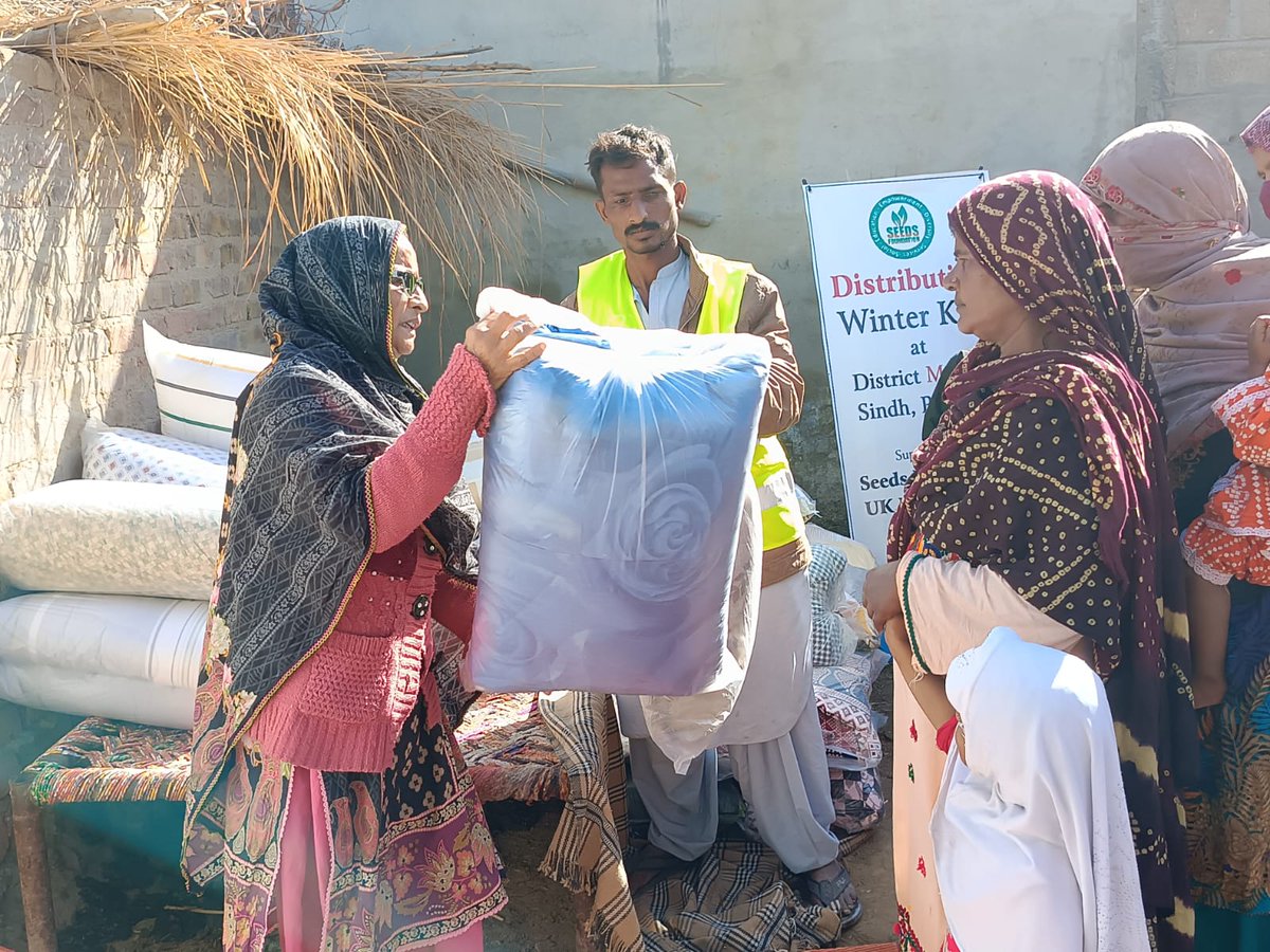 CSP_Pak's tweet image. #CSP is always stand strong with desperate communities in their thick &amp;amp; Thin. #CSP has distributed winterization kits among flood affectees of district #Matiari #Sindh with the support of #seedfoundation. We preferred widows, women headed families and disables for this drive.