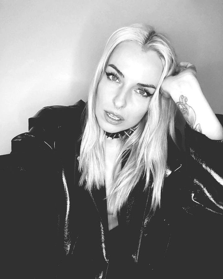 she looks just like a dream
the prettiest girl I’ve ever seen 
#cyankicks 🖤