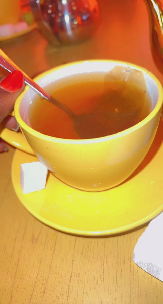 Bonjour .

Nous sommes samedi. 
Moi, qui prends mon thé en lisant les nouvelles ici, en espérant lire le rapport de l’enquête du « Board » de ADU ou à Ashesi sur l’affaire #ADUGates.