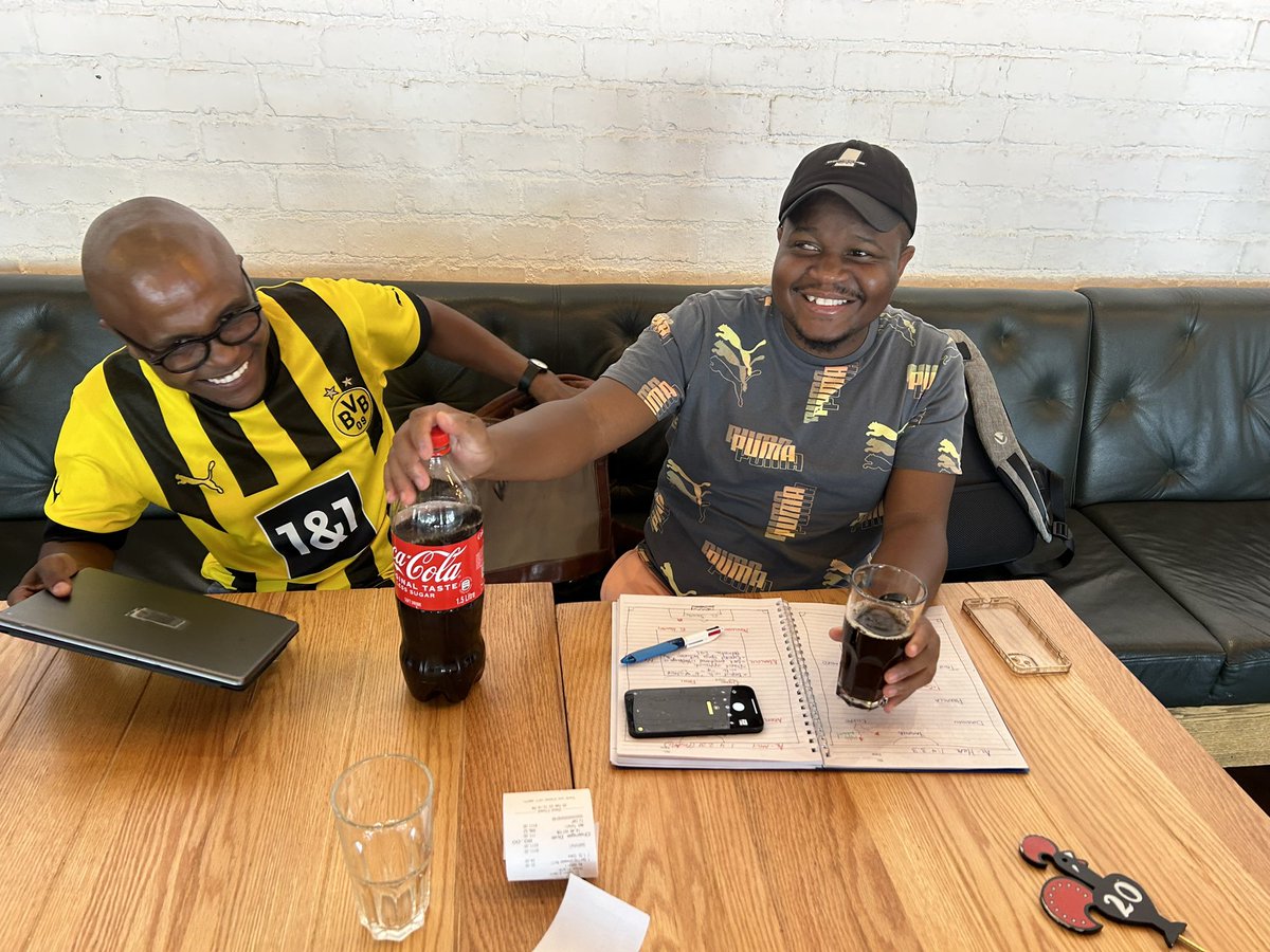 umjaka's tweet photo. #PreMatchMeal with uTishara!
Going through our notes for todayβs @premierleague matchday brought to you by @SABC_Sport #WeLoveItHere
Our featured match @LCFC vs @Arsenal join us for the build up from 4pm exclusively on @SABC3 ππΎ #OpenUp https://t.co/gLJEzdayR2