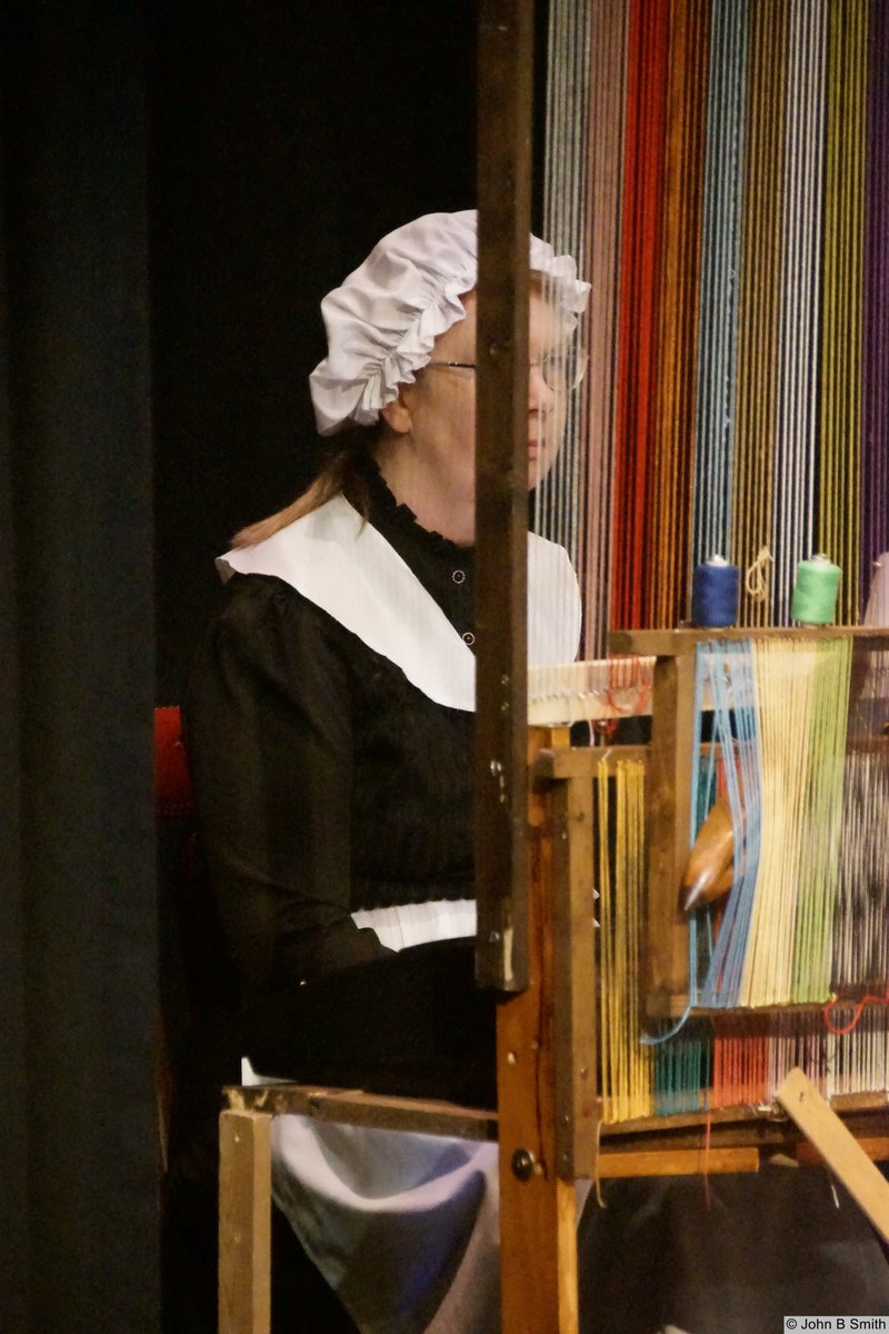 @KarenKilleenJones will be back behind John Hitchcock's fabulous loom tonight, leading the band through the sixteen songs which tell the story of Polly Button. Here's Karen, all ready to weave some musical lines. 
albanytheatre.co.uk/.../the-undoin…