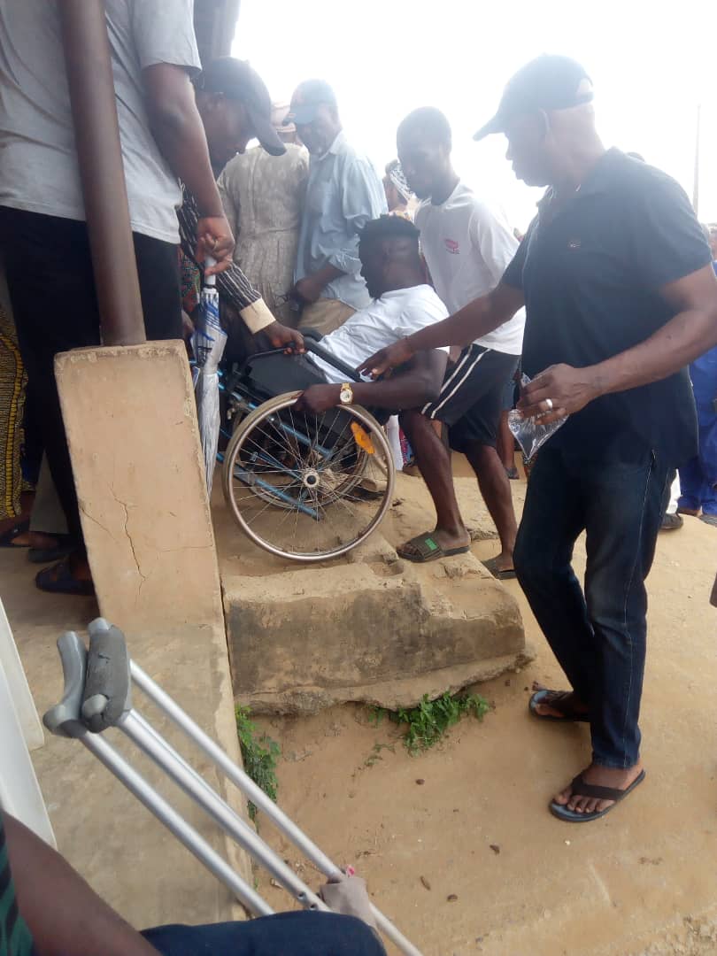 CCDNigeria's tweet photo. Polling unit (PU 041, Ward E, Ilorofu West, Lagos State) is located in an elevated area making accessibility difficult for PWDs. 

This is the picture of person on wheelchair carried to where to cast his vote. 

@BONewsService 
#disabilityinclusion 
#PWD 
#NigeriaElections2023 https://t.co/zHrdxlaqNJ