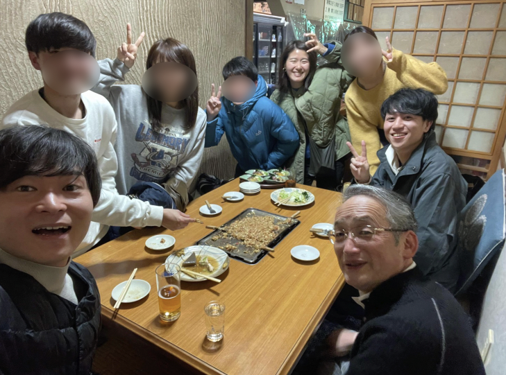 keiichilo's tweet image. 2日目は起業家朝会に参加して長期インターンについてディスカッションした後、午後は雲南市へ移動して秘湯へ。夜はソウルドアウト社から地元雲南に出向されている梅澤さん@kinopirian、umiの山下さん@y_minori0927とその周りのすごい学生さん達と。知り合いが増えると一気に地域との距離が縮まるな。