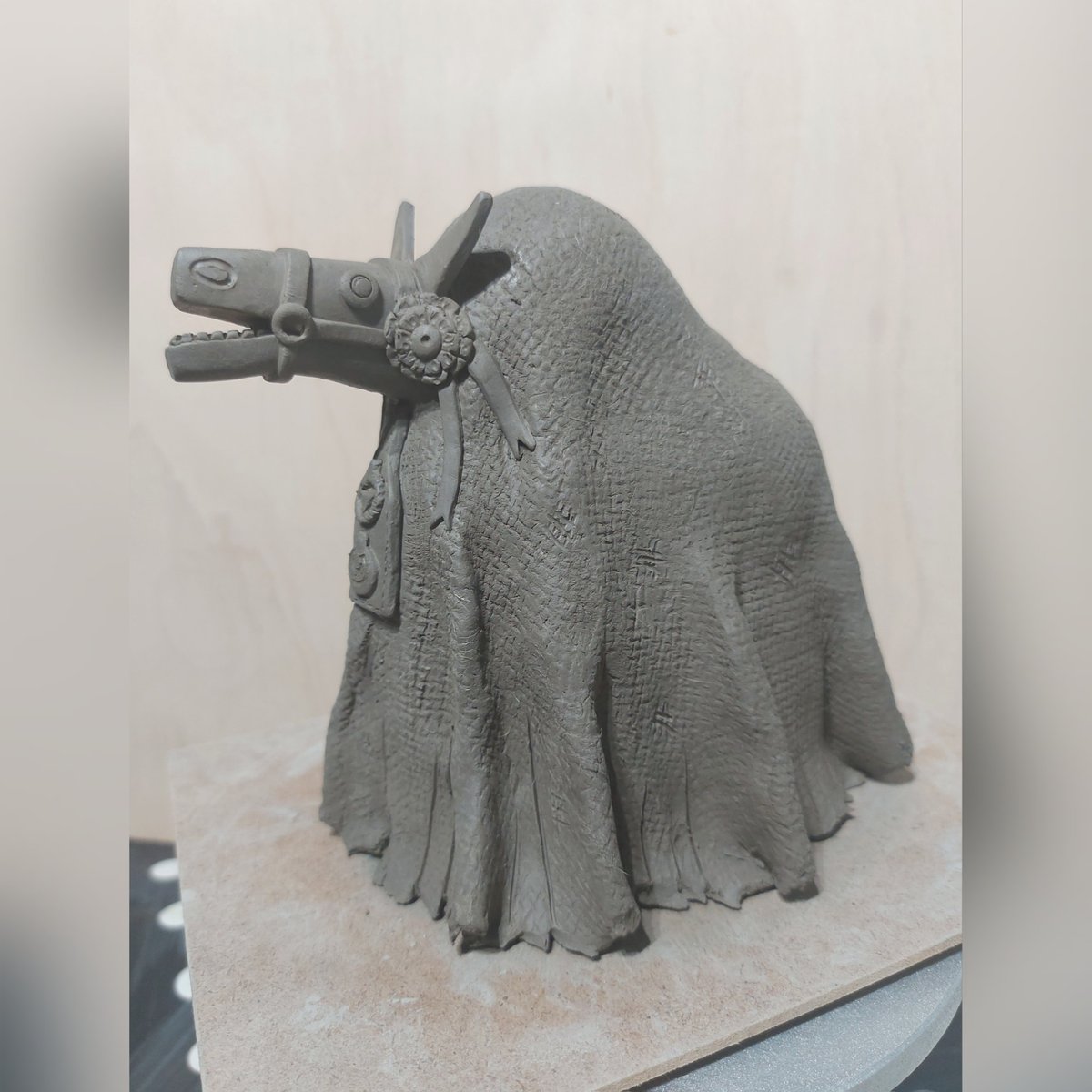 JenwrenArm's tweet photo. Just two little #britishfolklore figures from the mud, minding their own business in the drying room. 😁
#Folklore #traditions
#folkfigures #dorsetooser #hoodenhorse https://t.co/kTHuXeYanw