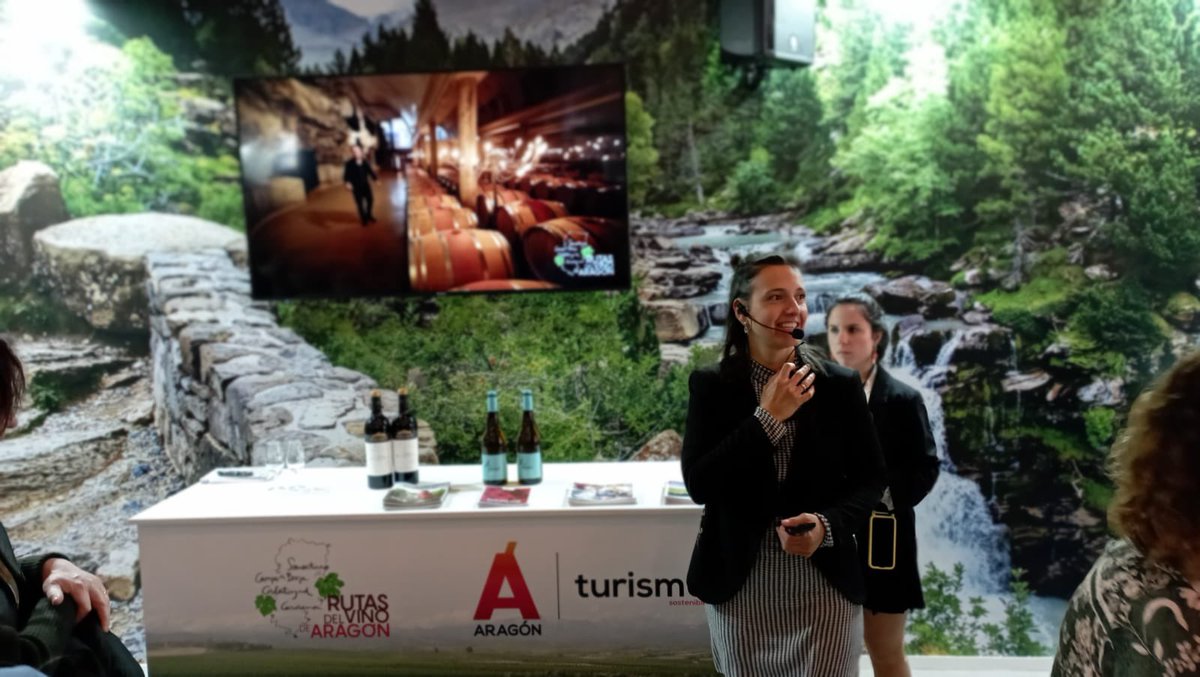 Seguimos en #Navartur, todo el fin de semana. Te invitamos a que conozcas los encantos de #Aragon y sus rutas enoturísticas #EnoturismoAragon Te esperamos. Además a las 12:30 y 18:30 hrs, hoy y mañana, catas para degustar los caldos y territorios de las 4 rutas del vino de Aragón