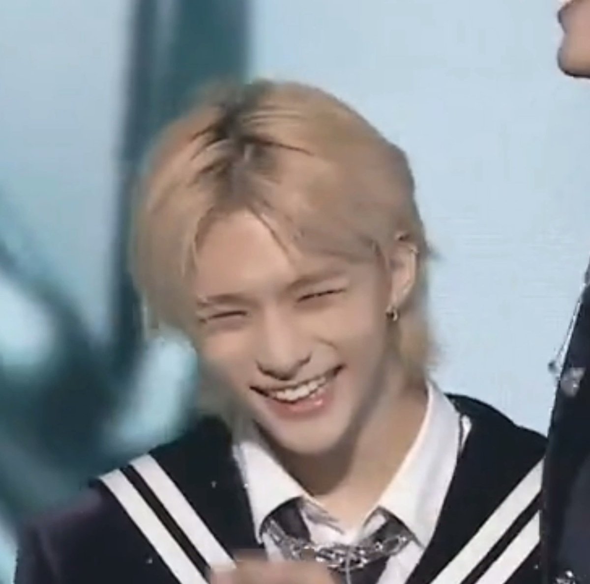 hwangsamericano's tweet photo. HYUNJIN’S CRESCENT EYE SMILE ☹️ https://t.co/52M9YqiQSz