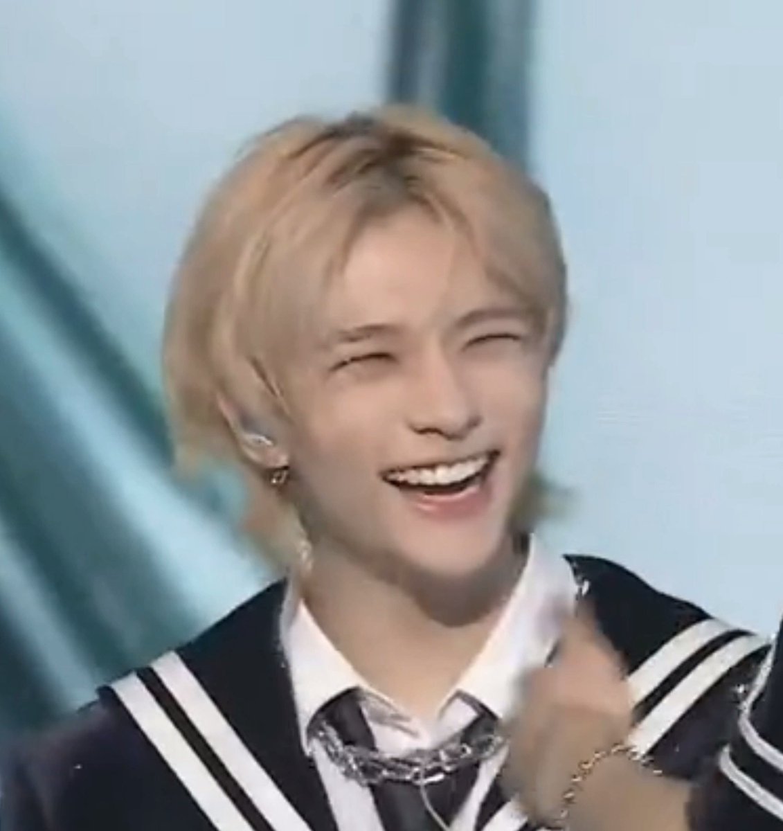 hwangsamericano's tweet photo. HYUNJIN’S CRESCENT EYE SMILE ☹️ https://t.co/52M9YqiQSz