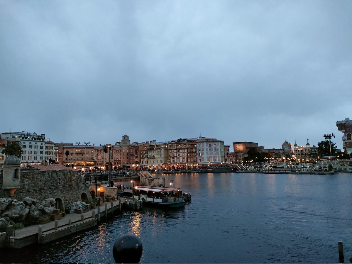 夢の国の一日は短い。
ダイバーの2時間は長い。