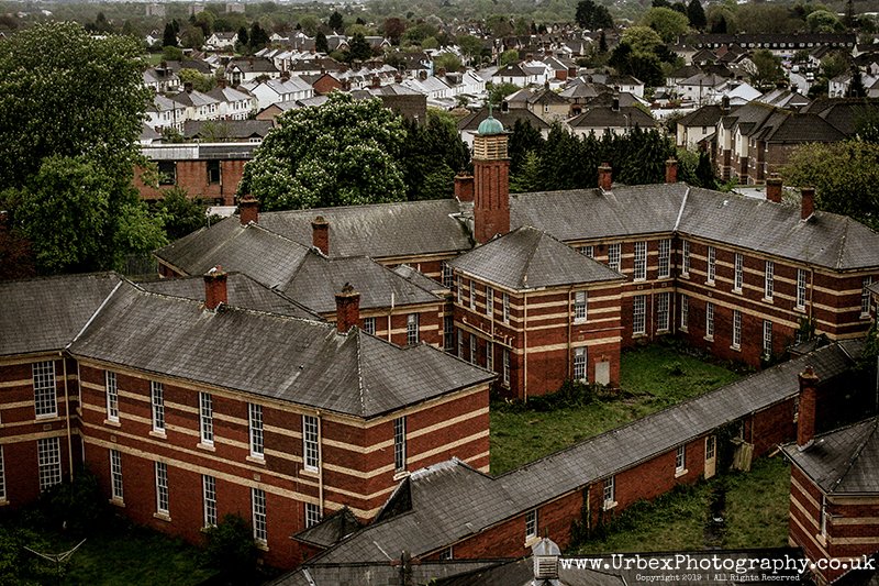 Keep a personal memory of the former Whitchurch Mental Hospital with your very own pack of photographs printed on museum quality archive photographic paper in a lustre finish.

shaunashfordphotography.sumupstore.com/product/whitch…

#whitchurchhospital #urbex #abandoned #photography #cardiff