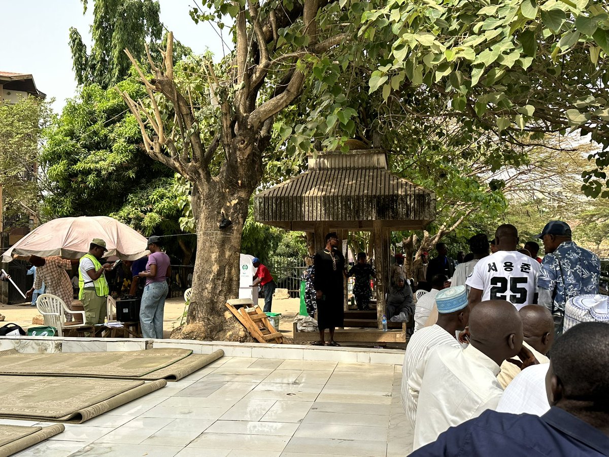 ikemugwu's tweet photo. EU observers @ polling unit 077 by Sheraton Abuja. 

#NigeriaDecides #NigeriaDecides2023 https://t.co/md5Xe9Tjzw