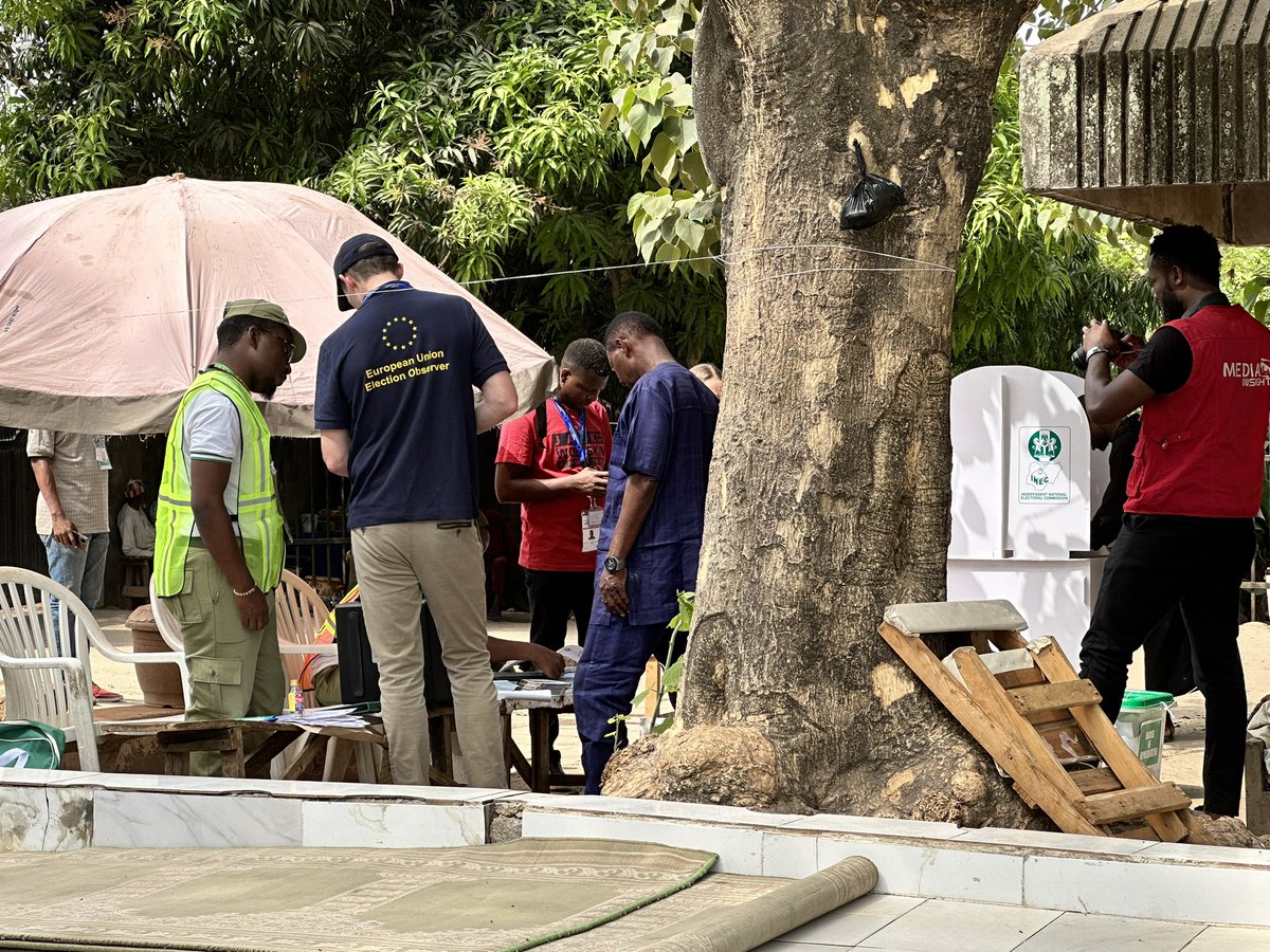 ikemugwu's tweet photo. EU observers @ polling unit 077 by Sheraton Abuja. 

#NigeriaDecides #NigeriaDecides2023 https://t.co/md5Xe9Tjzw