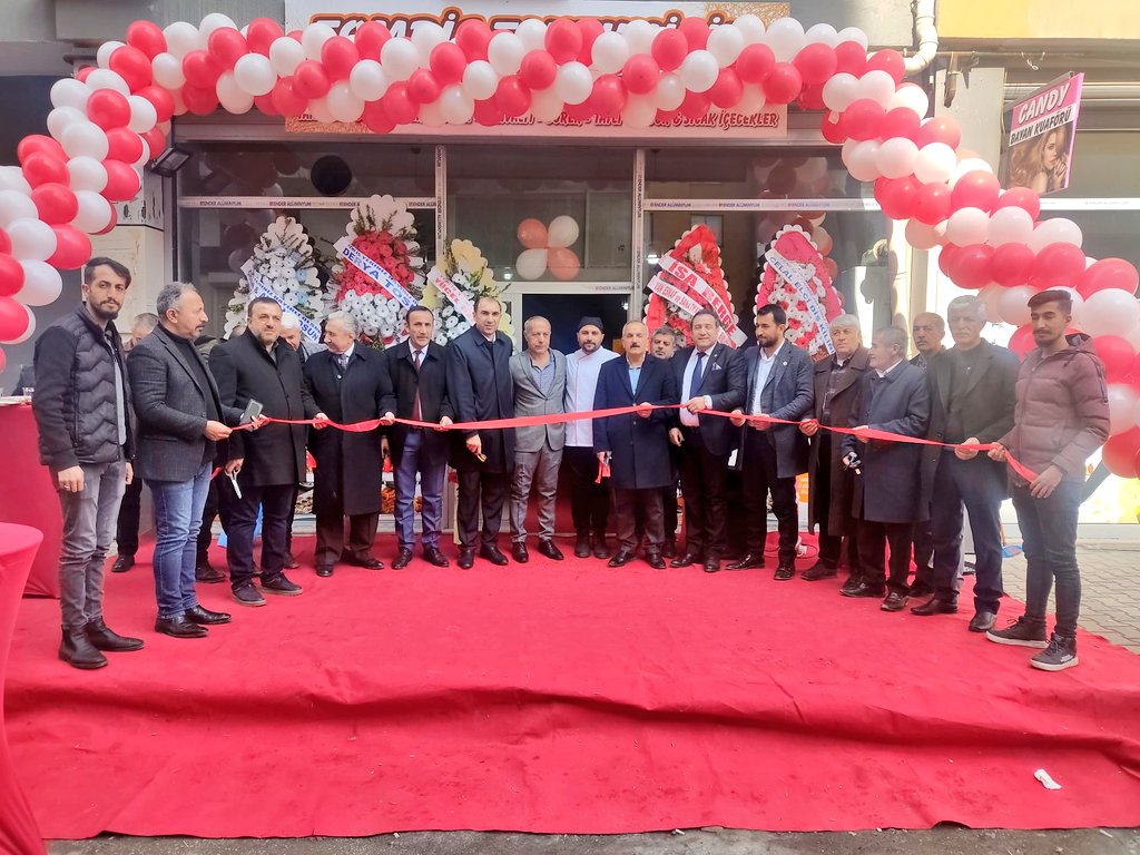 Hayırlı ve uğurlu olsun...
Başkanımız Sayın İsa Berge, oda başkanları ve davetliler ile birlikte Tombiş Tantunicim işletmesinin açılışına katıldı. 
Emeğini Van'a yatıran esnafımız, Ümit Yılgın'ı kutladı. Esnafımıza hayırlı ve bol bereketli işler diliyoruz. 
<a href="/isaberge65/">İsa Berge</a>