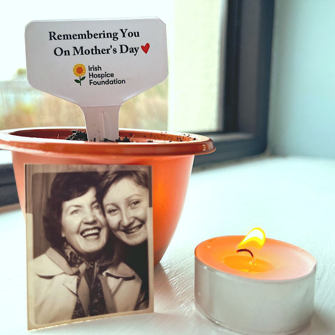 This Mother’s Day (19th March) we will come together to plant a sunflower in memory of the mothers who are no longer with us 💔🧡
Sign up &amp; receive a free pack of sunflower seeds  + plant marker + info pack and help fundraise for <a href="/IrishHospice/">Irish Hospice Foundation</a> 
🔗hospicefoundation.ie/get-involved/e…