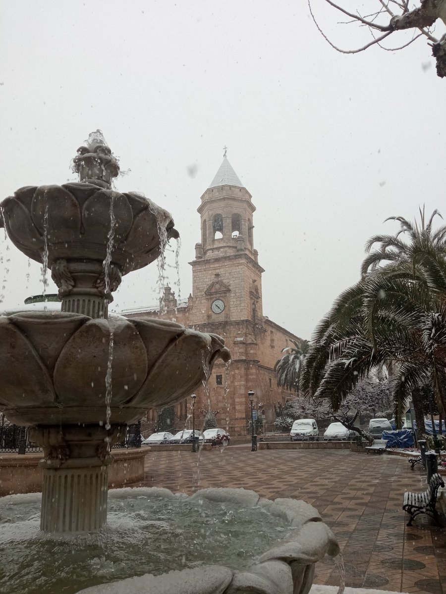 Lavinqehistoria's tweet photo. Cuando llega la nieve a Mancha Real https://t.co/hA7KwJFrwD