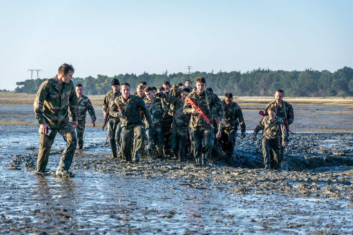 armeedeTerre's tweet image. 🗳Élisez votre #PhotoDeLaSemaine !

1️⃣ #MissionLynx Exercice 🇫🇷🇬🇧 @FrForcesEstonia
2️⃣ #Aguerrissement Parcours collectif @COMSIC_FR
3️⃣ #PrépaOps formation "spécialiste du milieu équatorial" en Guyane 3e REI
4️⃣ #ÀLaHauteur entraînement au @CENTACOfficiel du 126e RI @FierEtVaillant